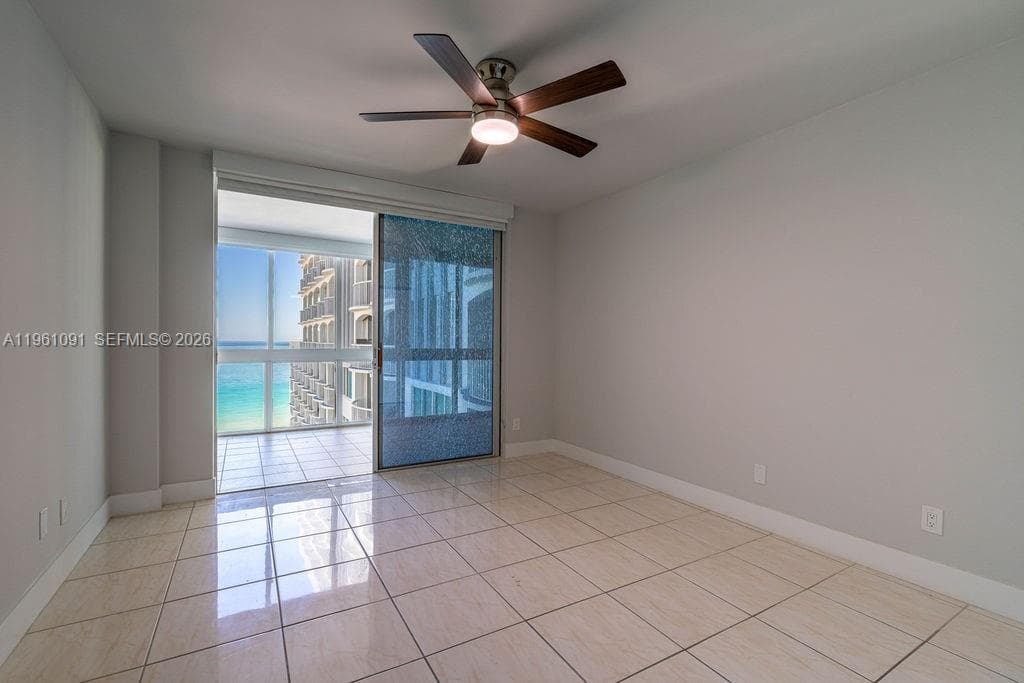 A11961091 — Miami Beach — 15