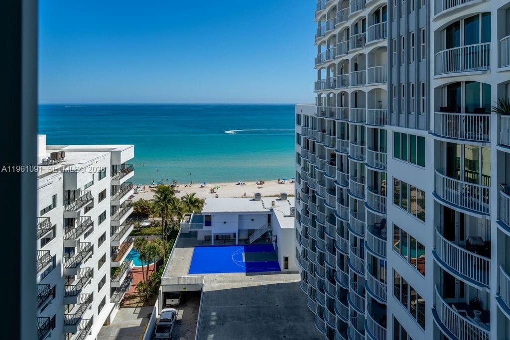 A11961091 — Miami Beach — 21