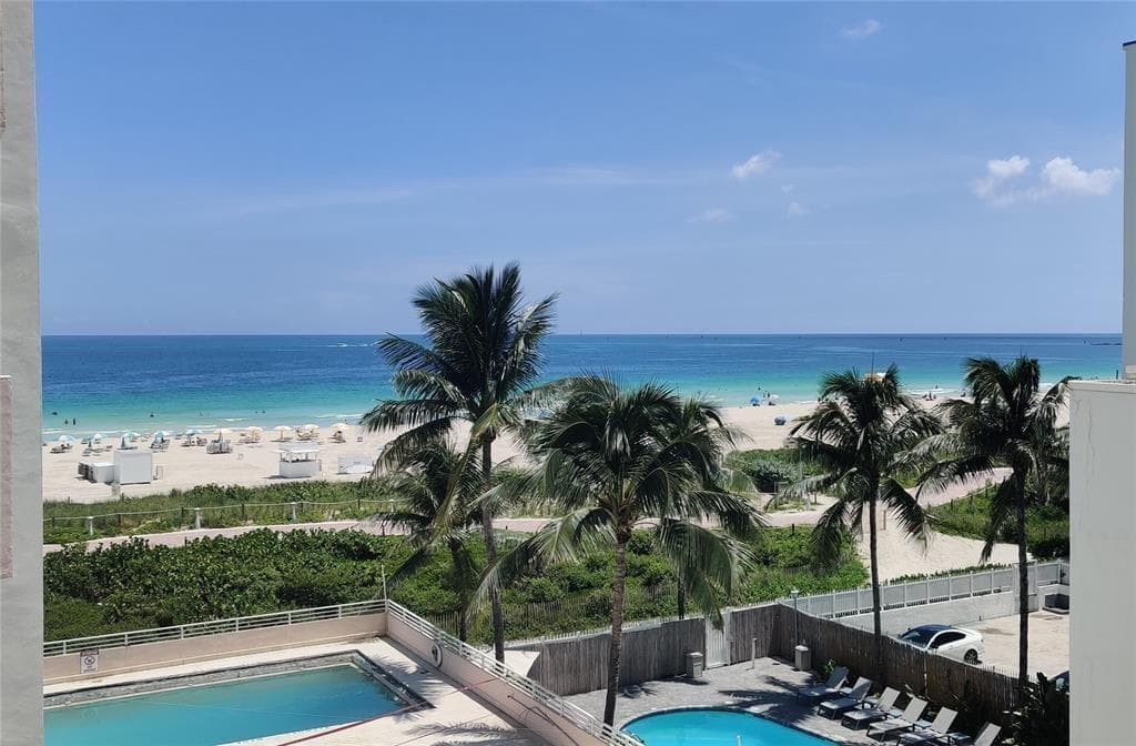 F10551034 — Miami Beach