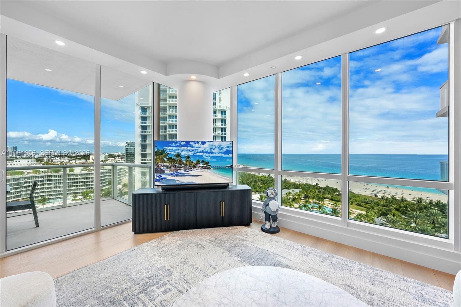 A11961656 — Miami Beach — 2