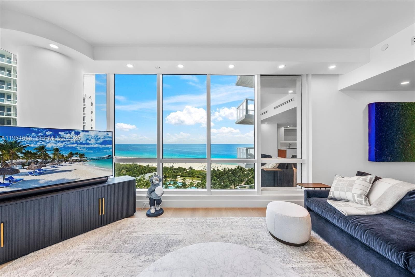 A11961656 — Miami Beach