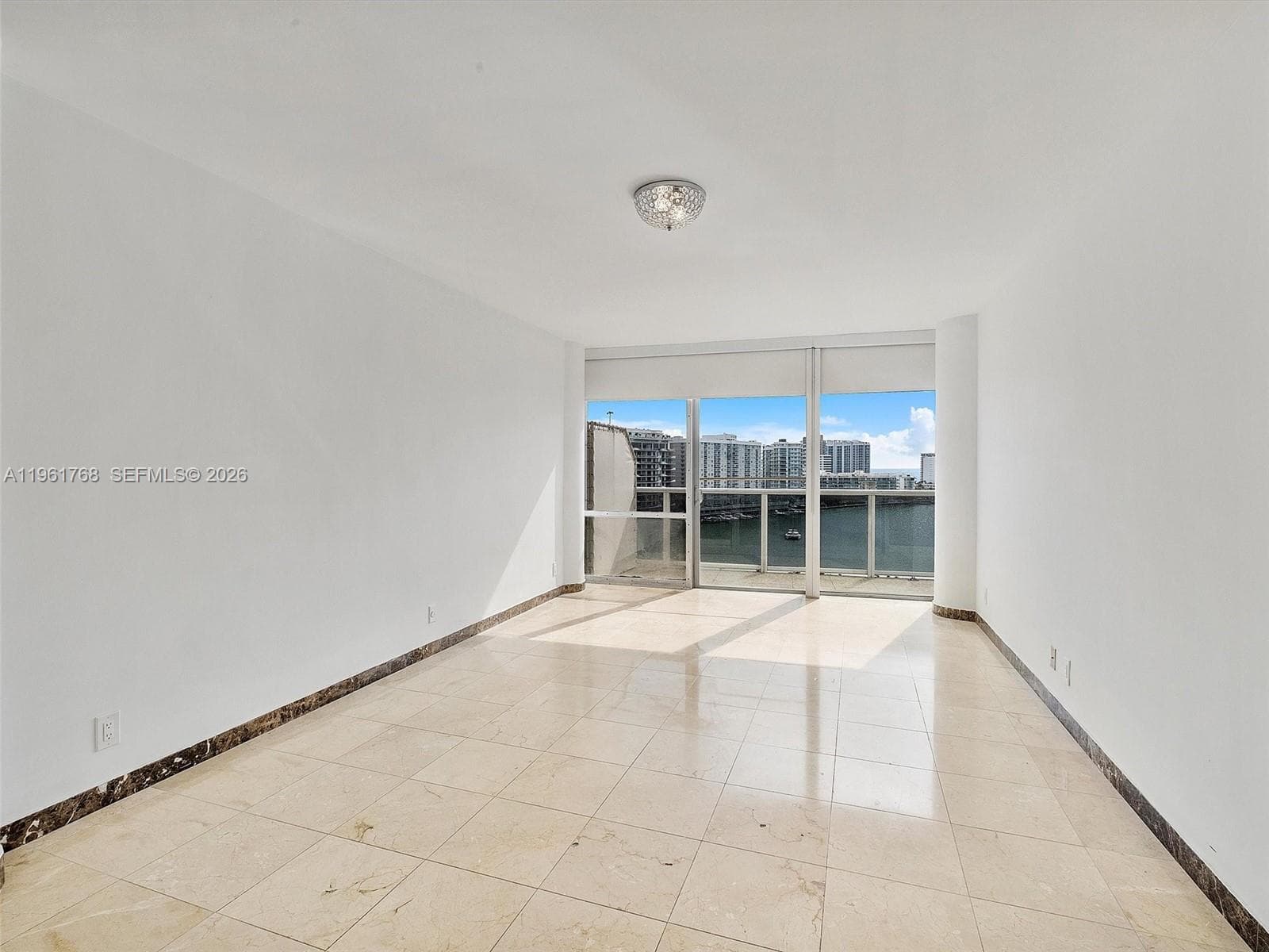A11961768 — Miami Beach — 13