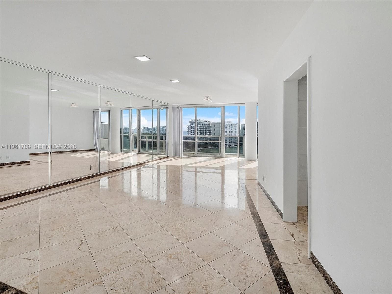 A11961768 — Miami Beach — 8