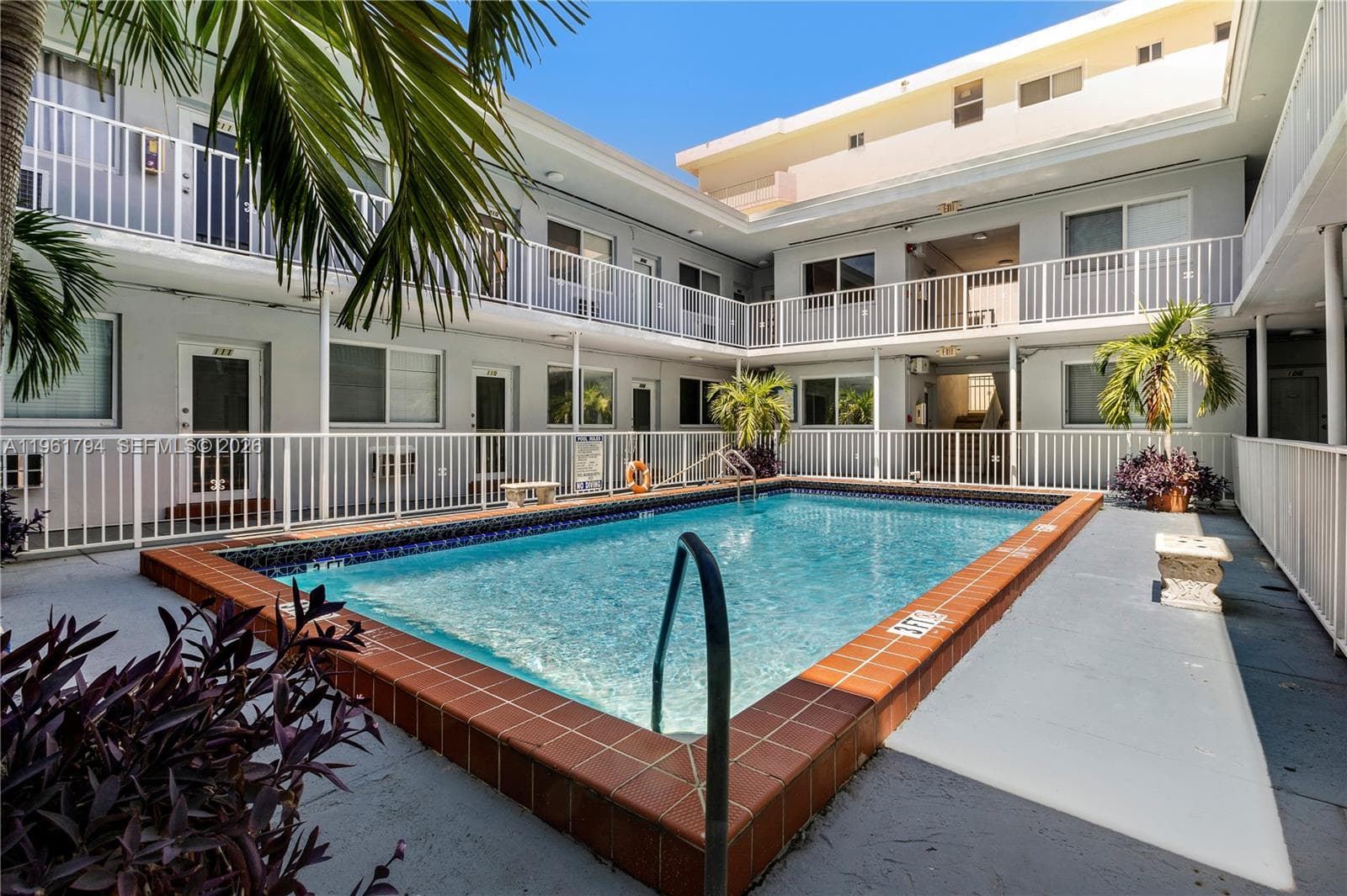 A11961794 — Miami Beach — 18
