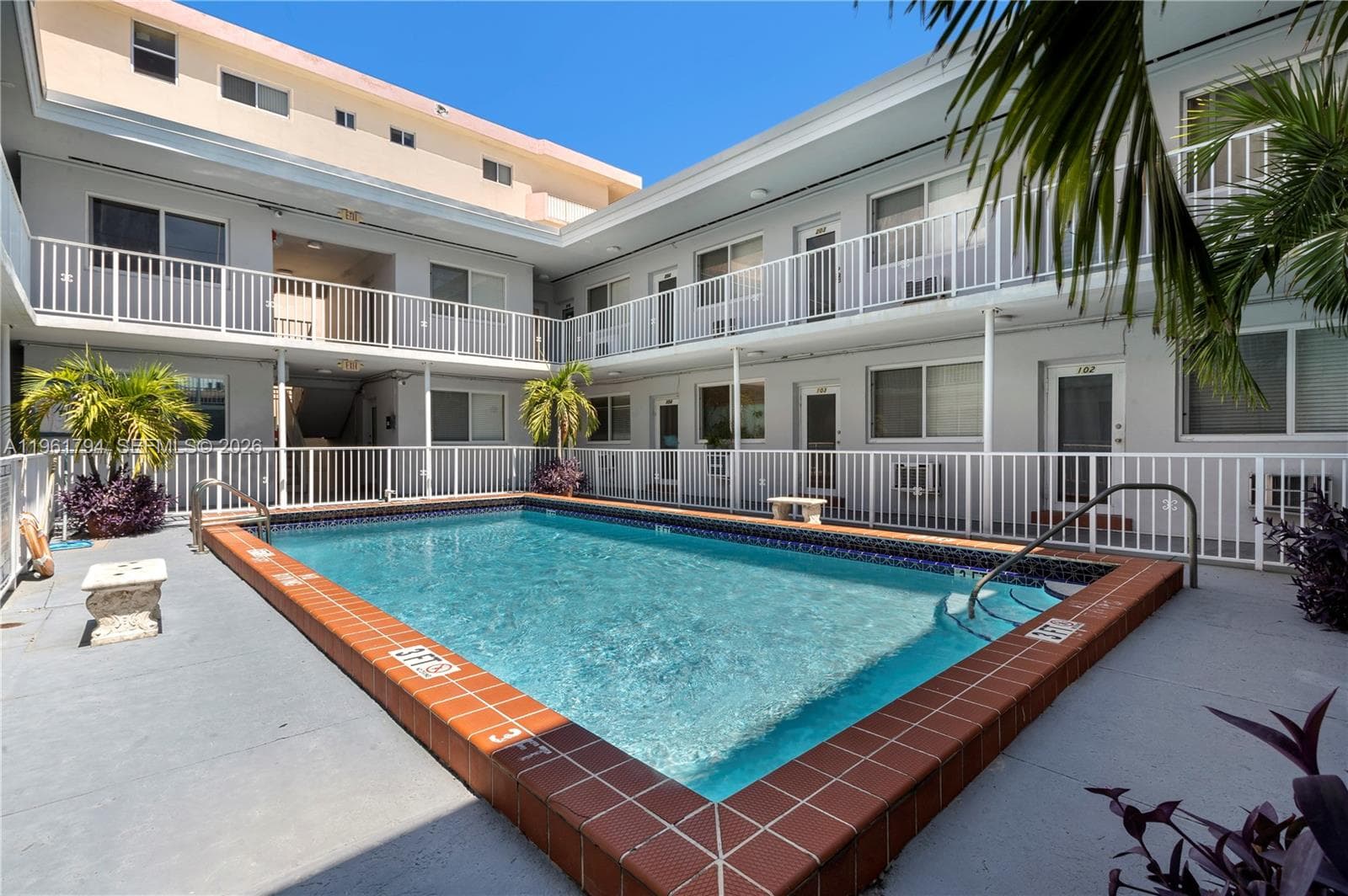 A11961794 — Miami Beach — 19
