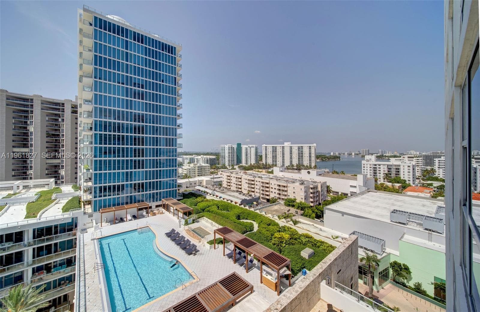 A11961827 — Miami Beach — 13