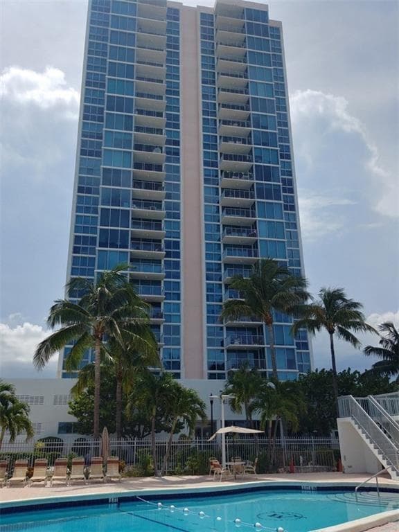 F10551120 — Miami Beach