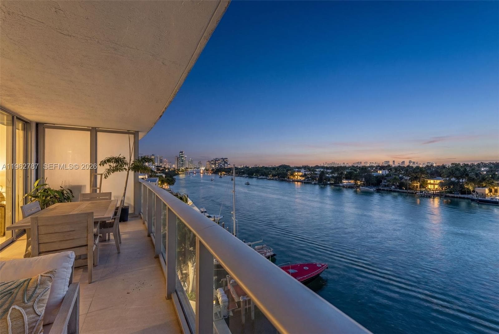 A11962787 — Miami Beach