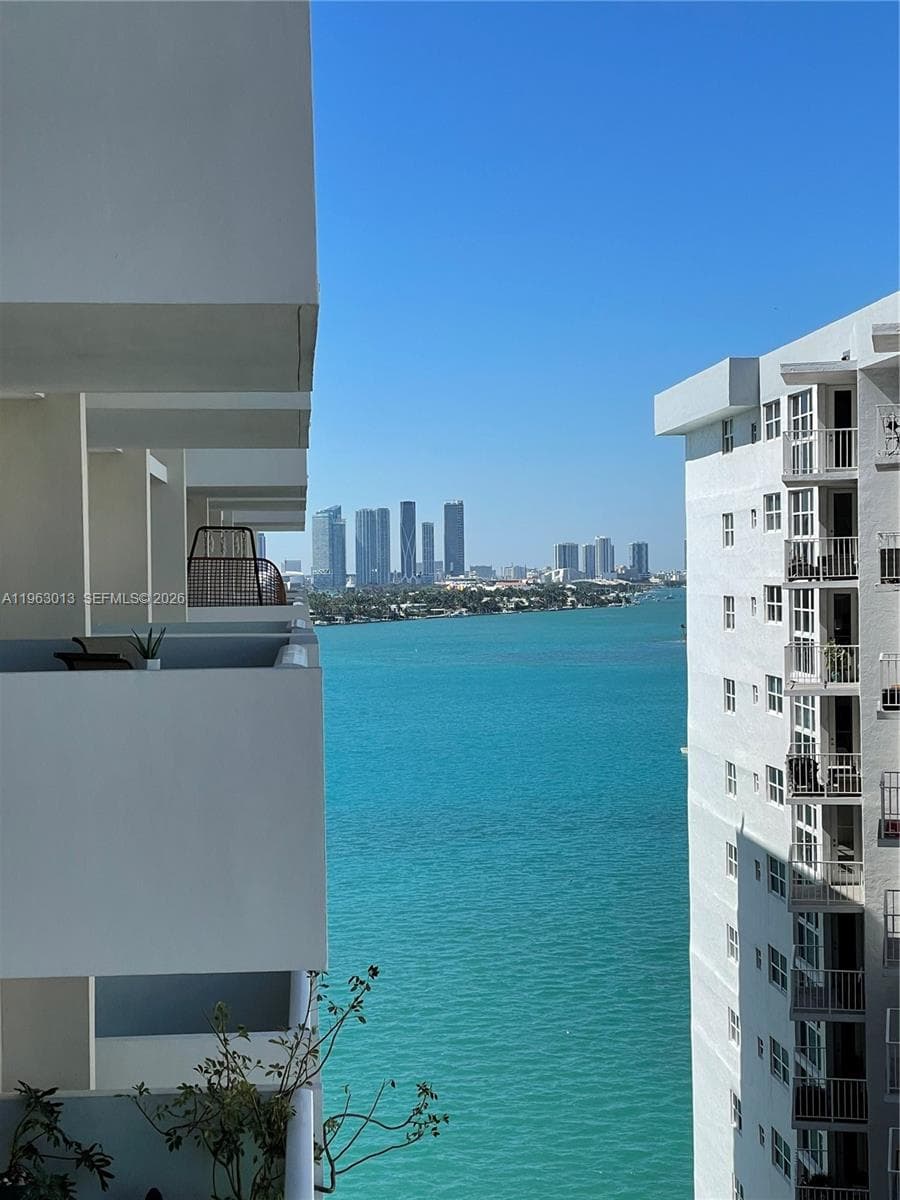 A11963013 — Miami Beach