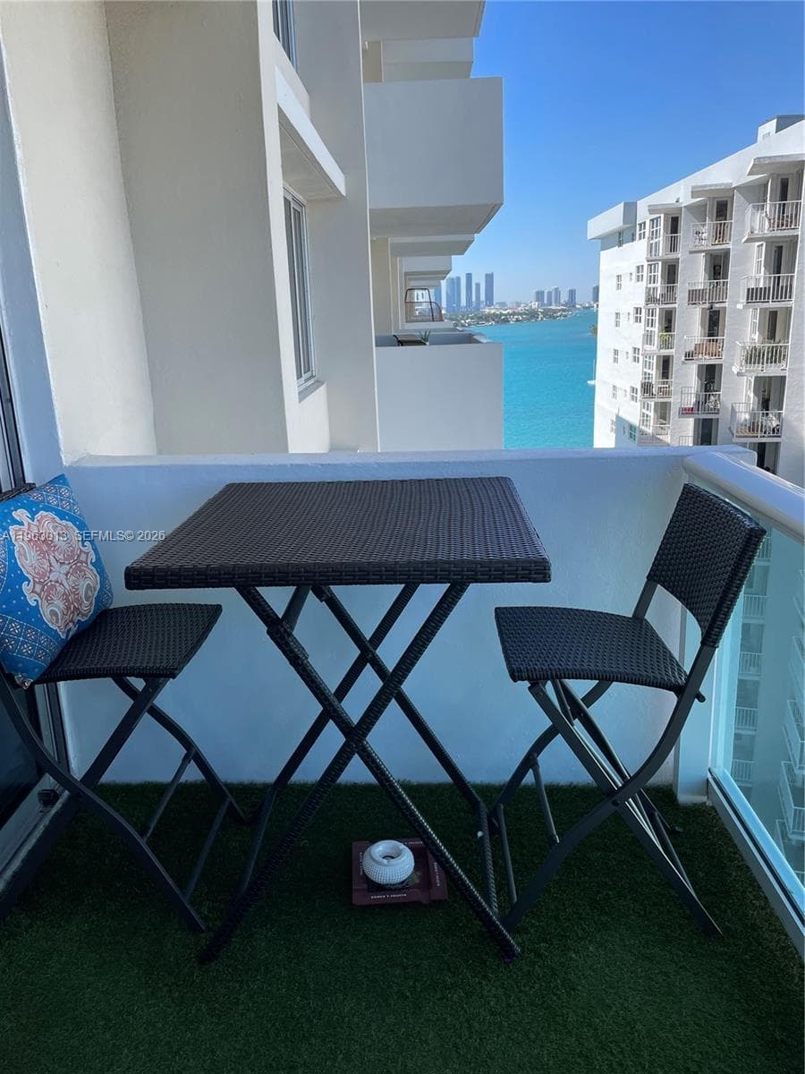 A11963013 — Miami Beach — 30