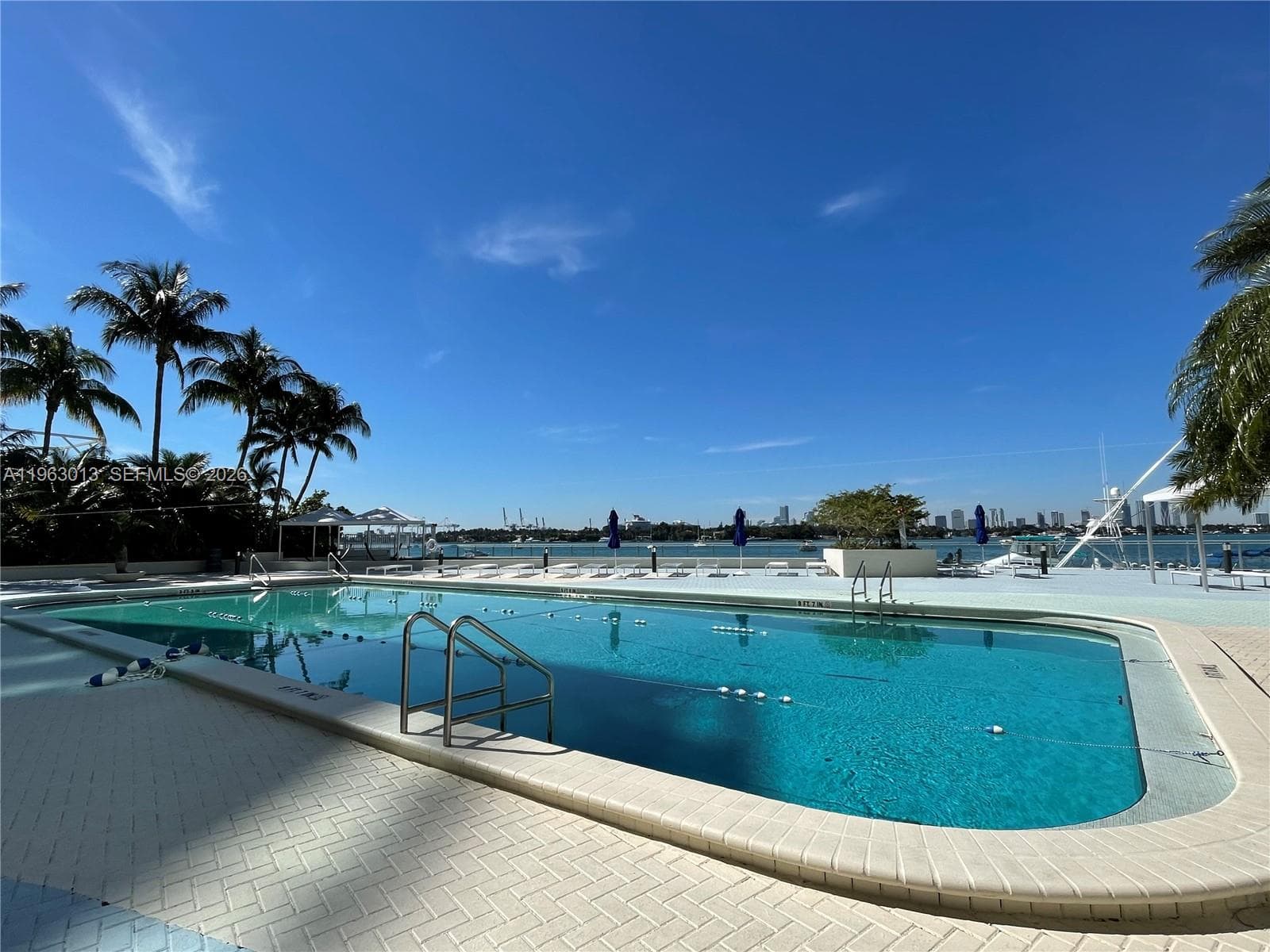 A11963013 — Miami Beach — 41
