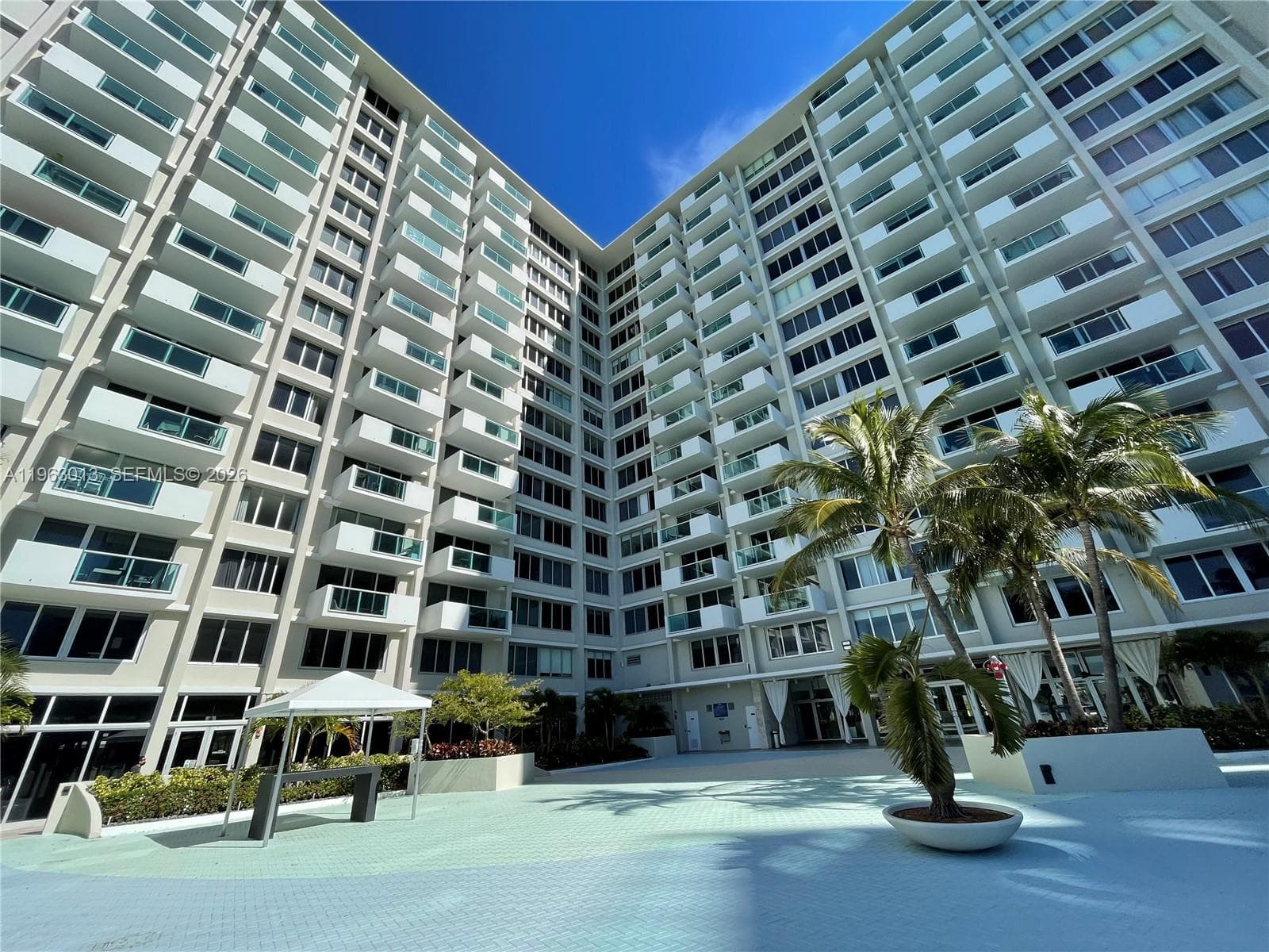 A11963013 — Miami Beach — 50