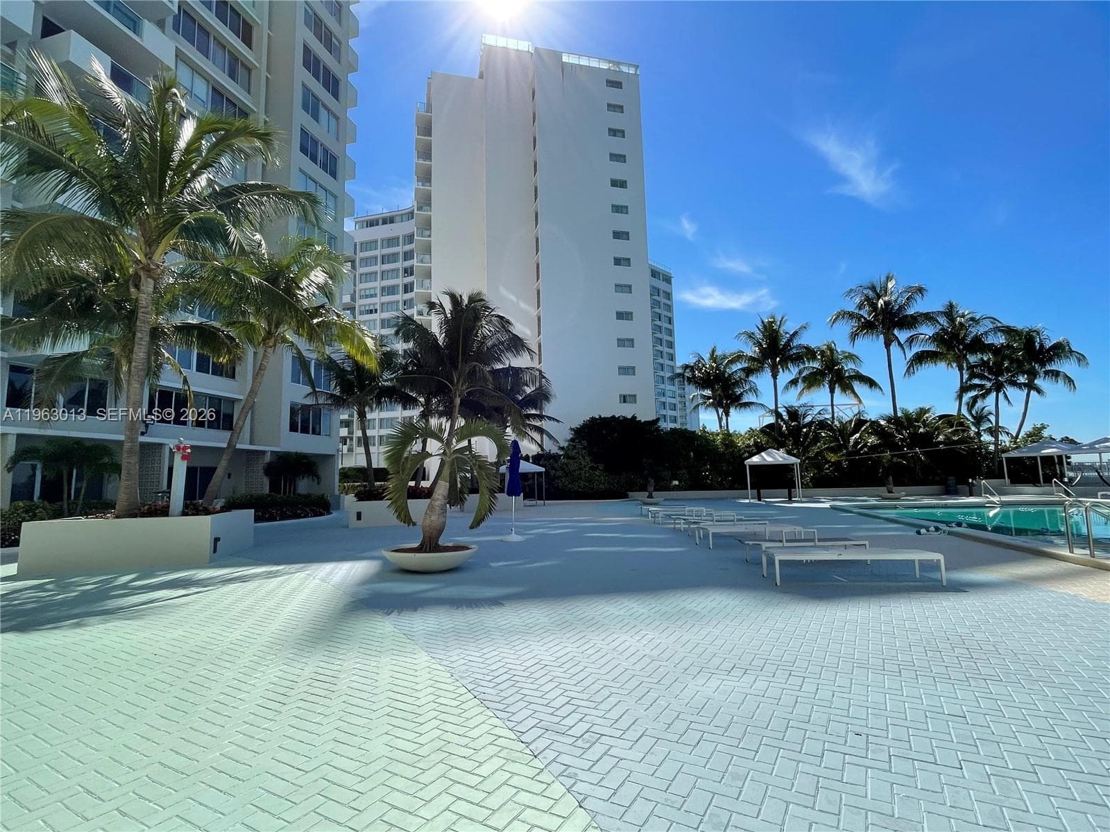 A11963013 — Miami Beach — 40