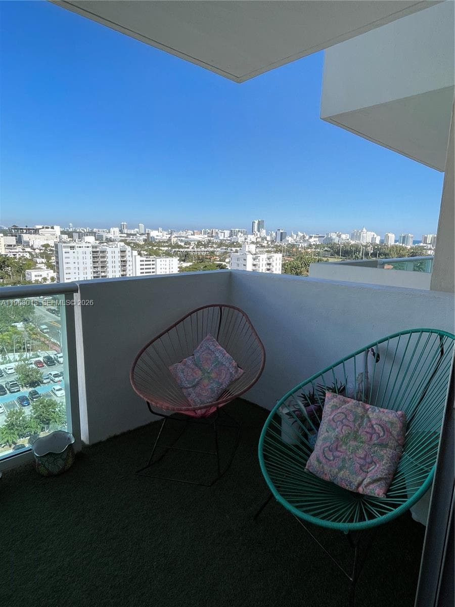 A11963013 — Miami Beach — 31