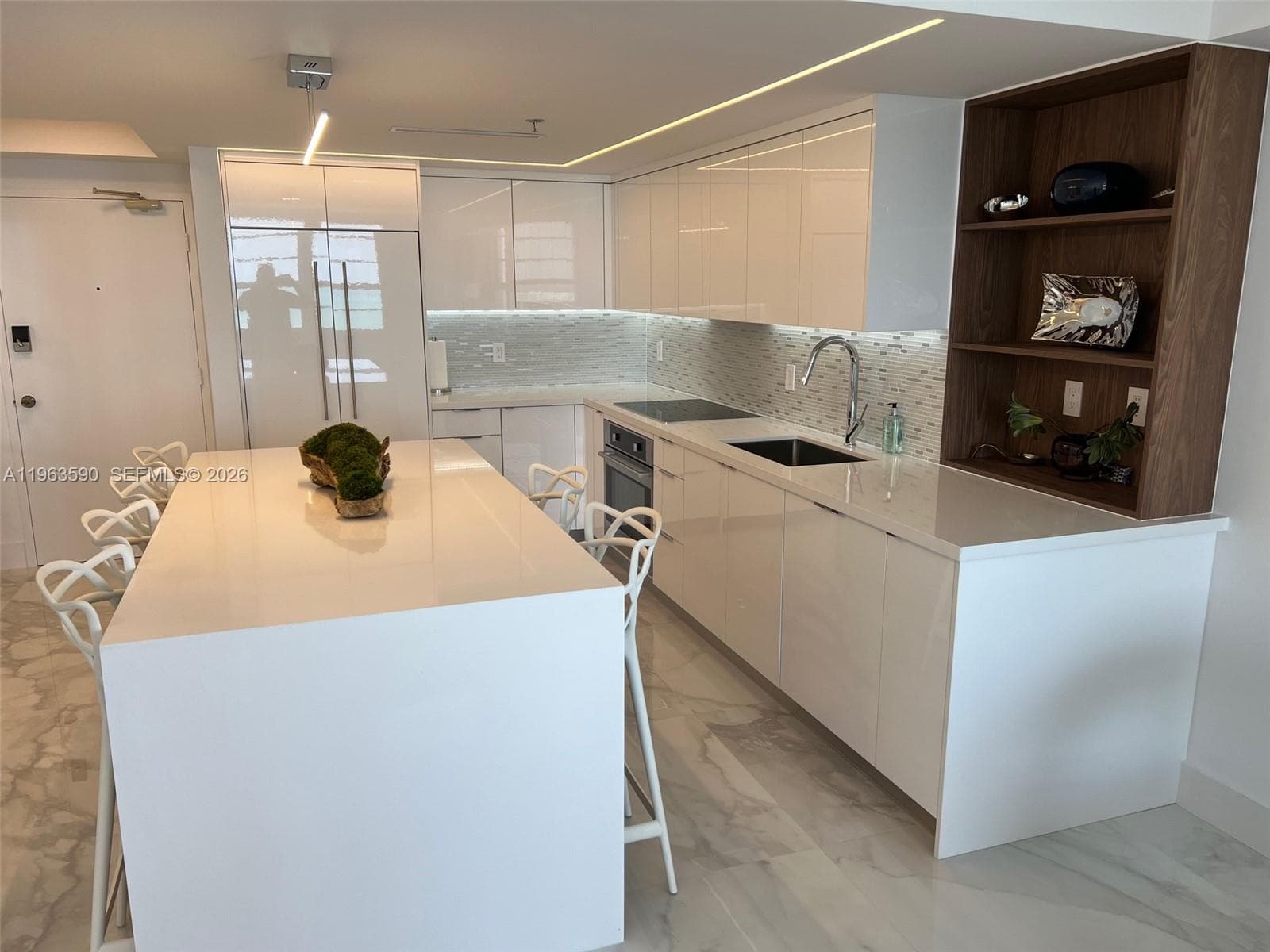 A11963590 — Miami Beach — 12
