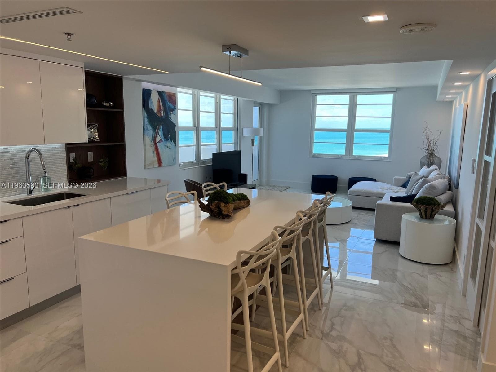 A11963590 — Miami Beach