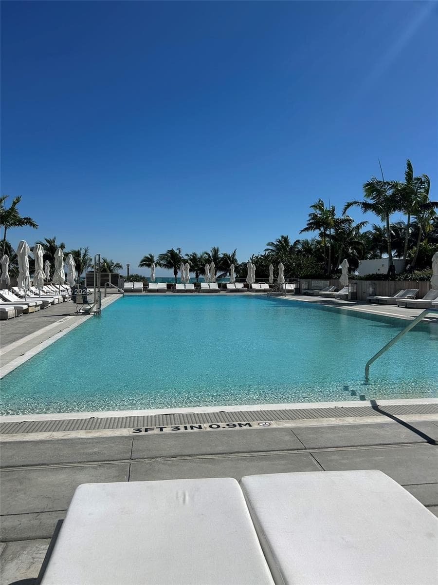 A11963966 — Miami Beach — 15