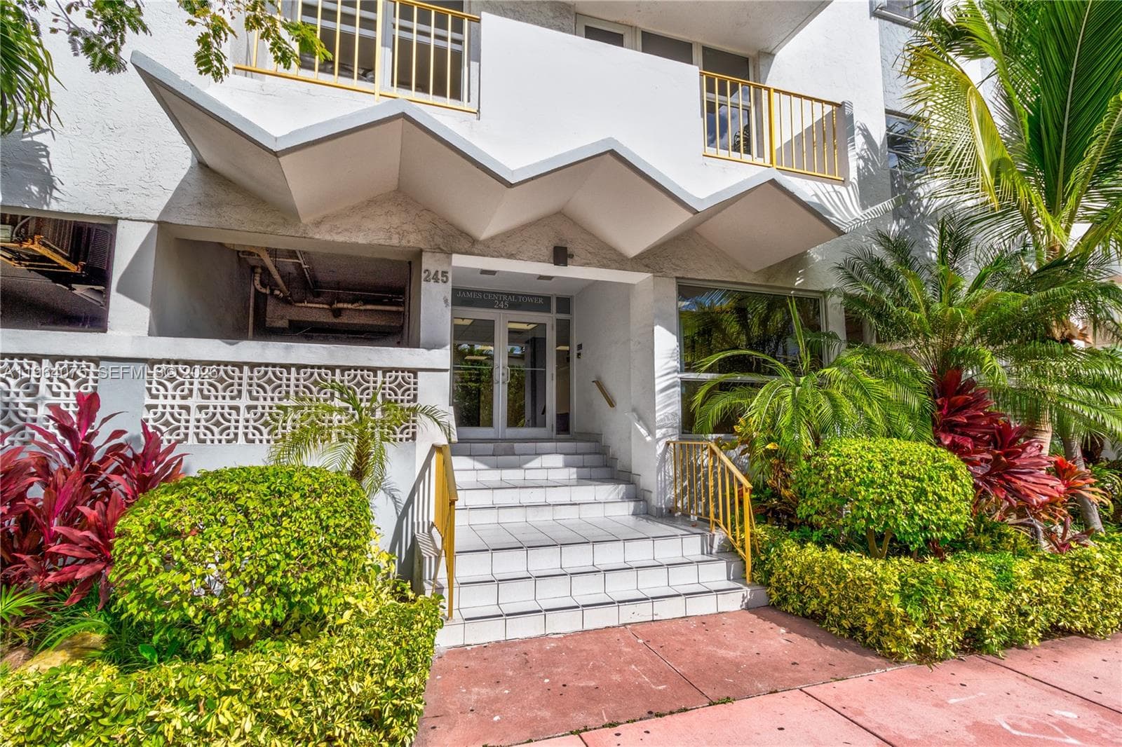 A11964075 — Miami Beach — 15