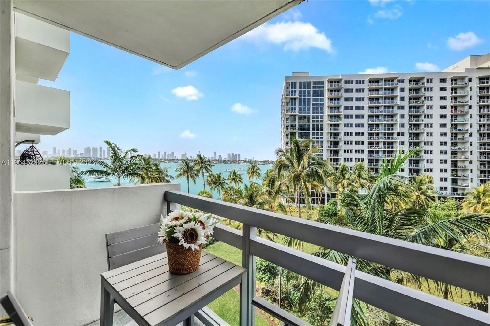 A11964321 — Miami Beach