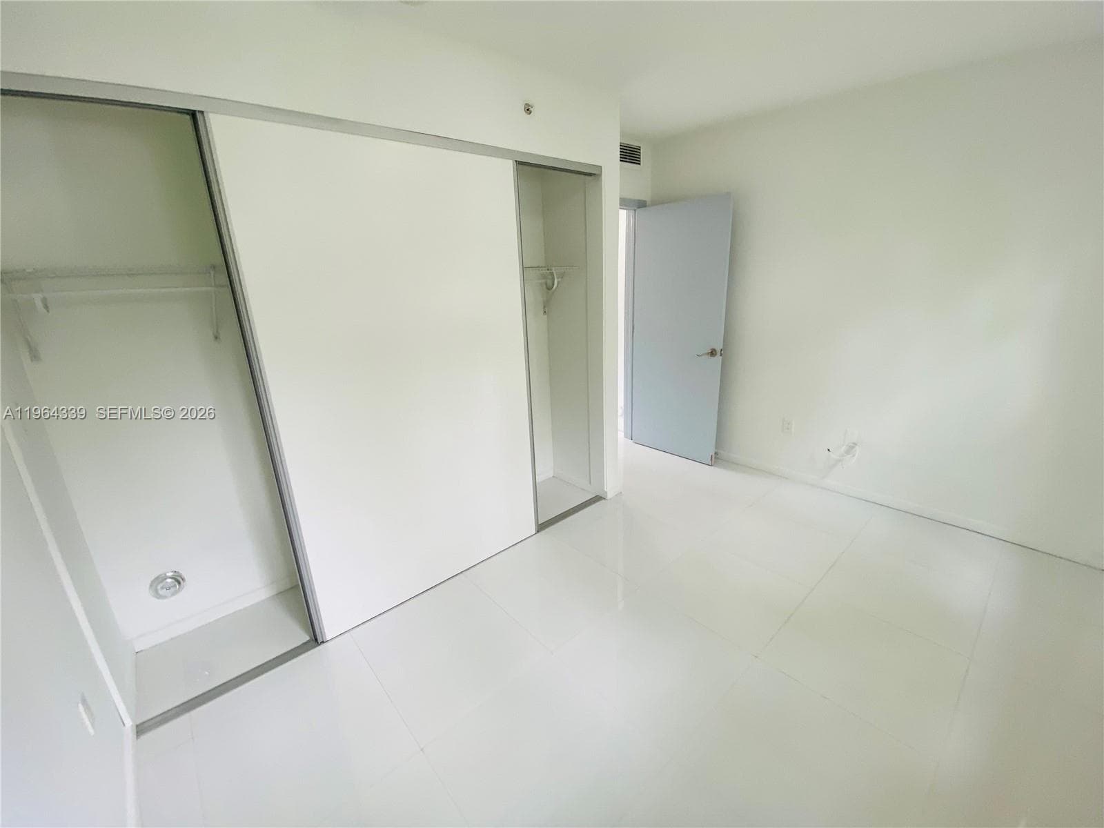 A11964339 — Miami Beach — 13