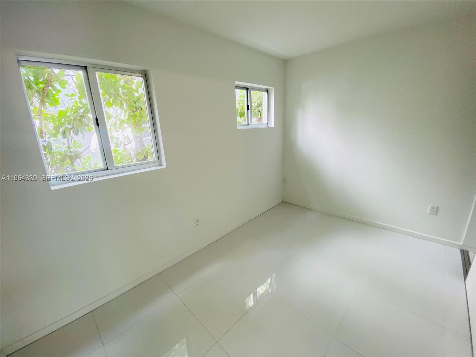 A11964339 — Miami Beach — 11