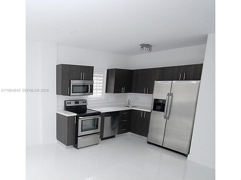 A11964640 — Miami Beach