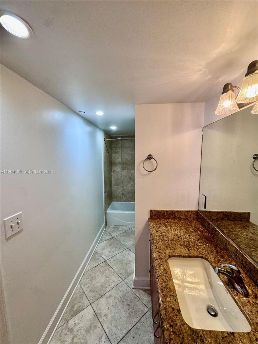 A11964695 — Miami Beach — 61