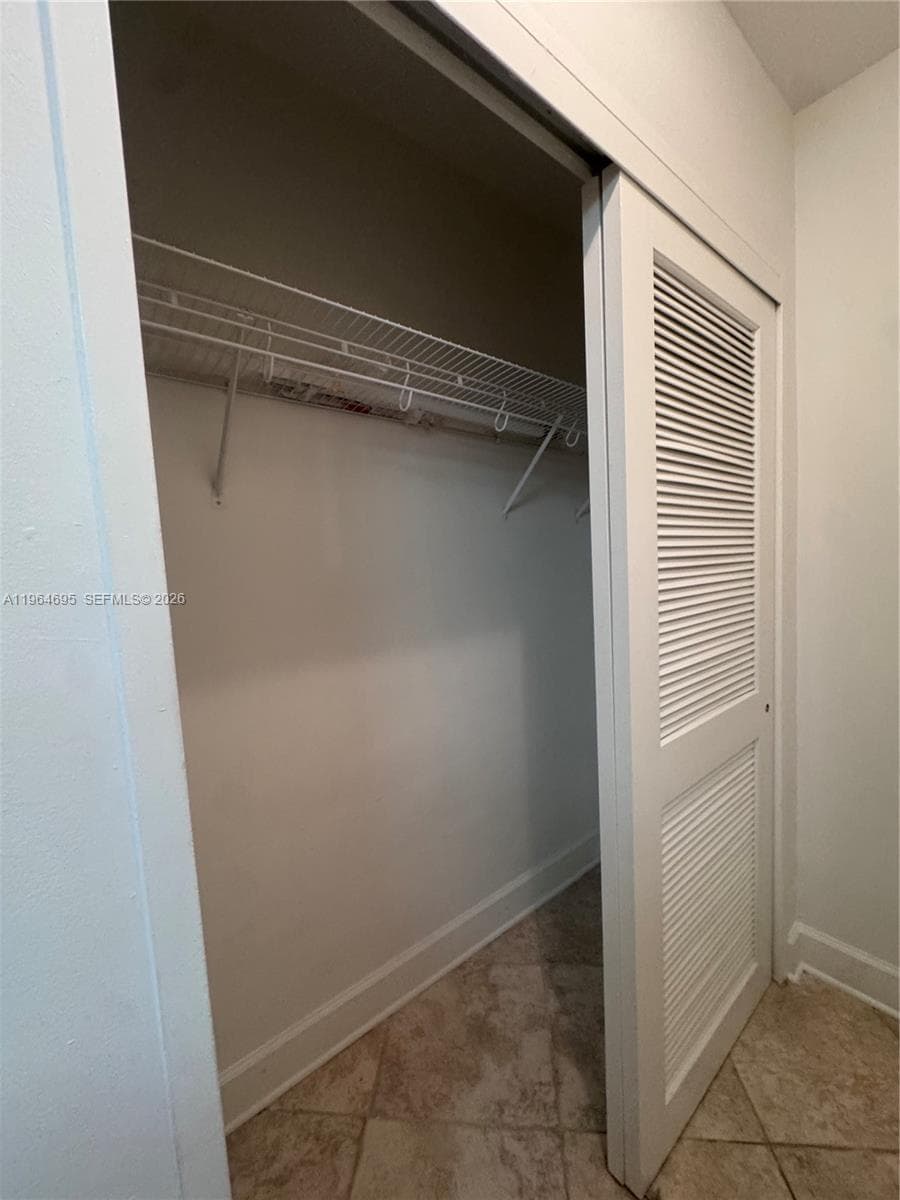 A11964695 — Miami Beach — 82