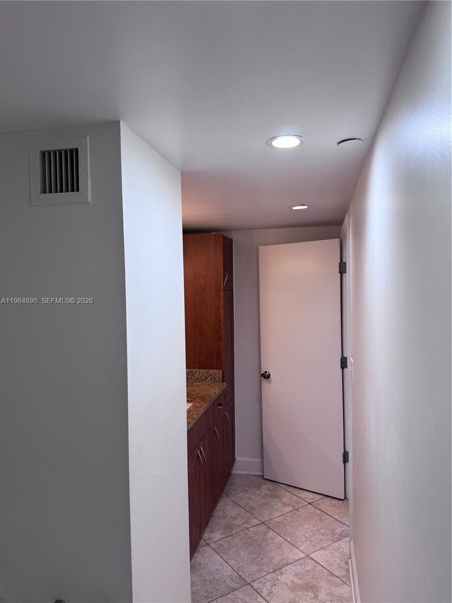 A11964695 — Miami Beach — 59