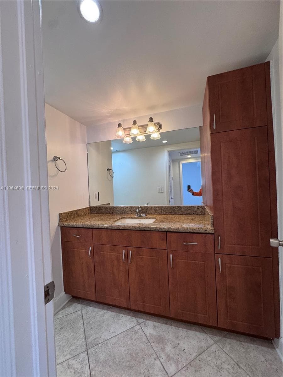 A11964695 — Miami Beach — 37
