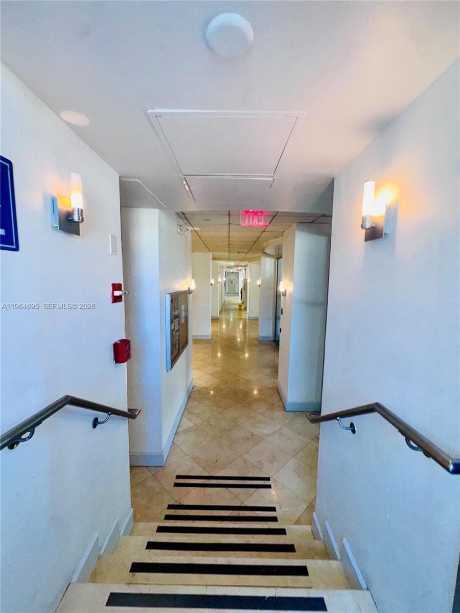 A11964695 — Miami Beach — 19