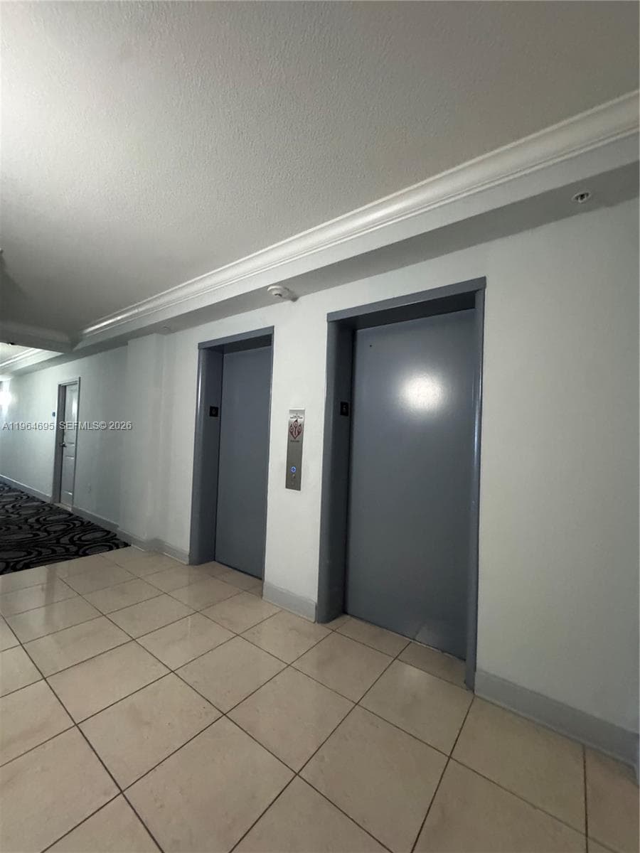 A11964695 — Miami Beach — 44