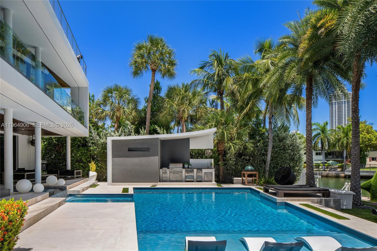 A11964906 — Miami Beach — 77