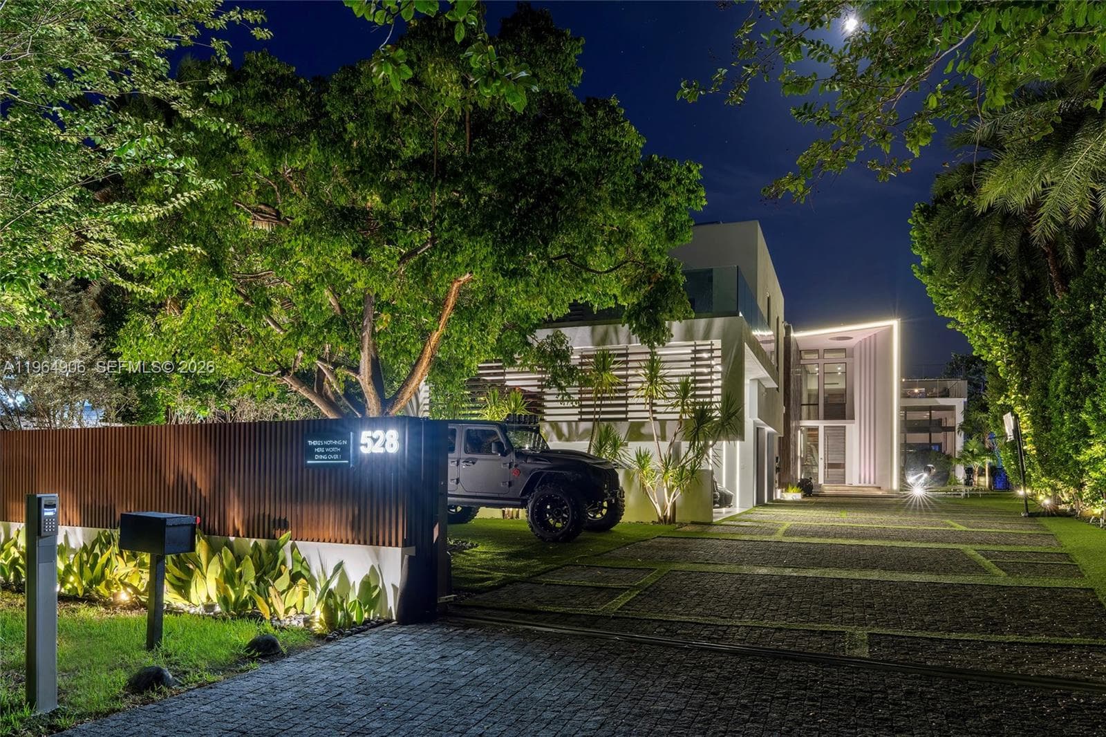 A11964906 — Miami Beach — 10