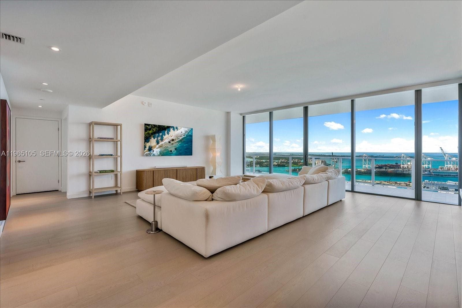 A11965105 — Miami Beach — 6