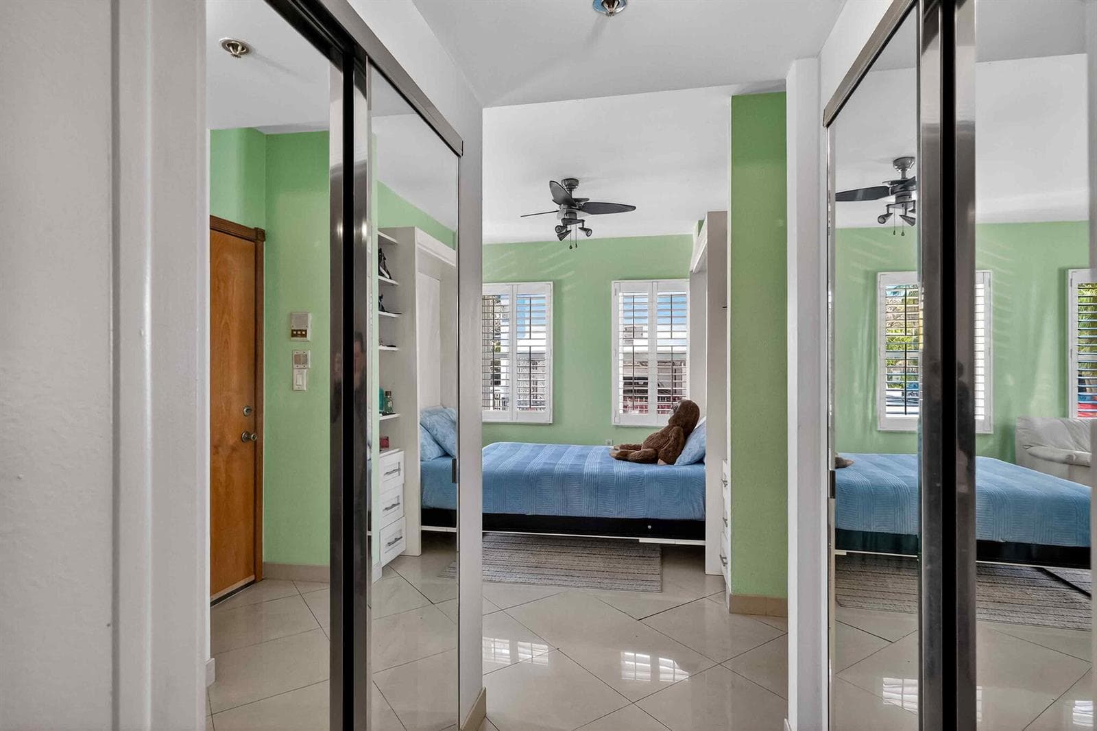 R11163536 — Miami Beach — 23