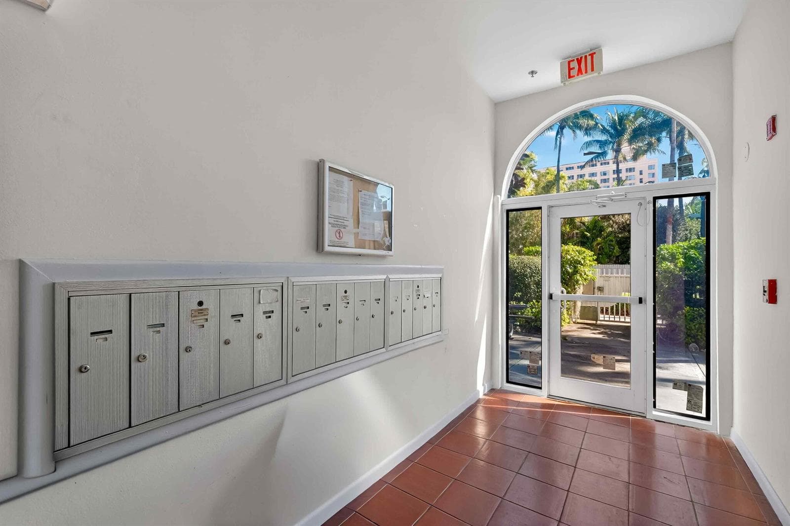 R11163536 — Miami Beach — 6