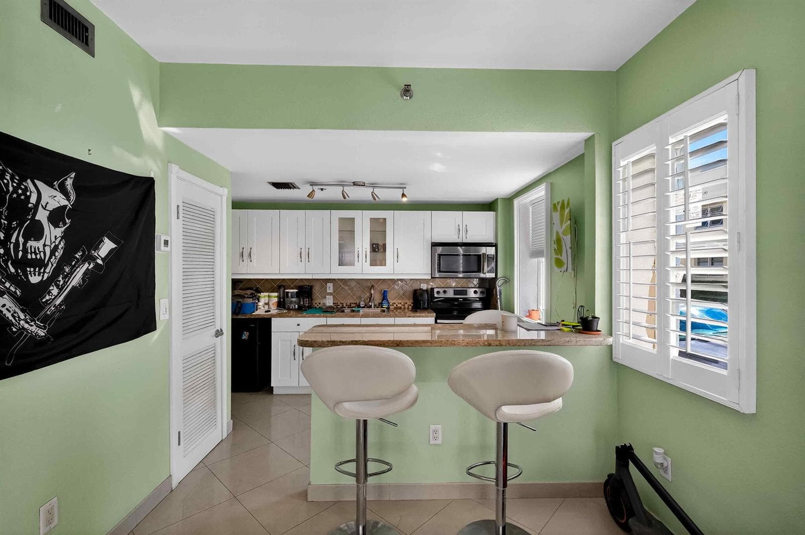 R11163536 — Miami Beach — 12