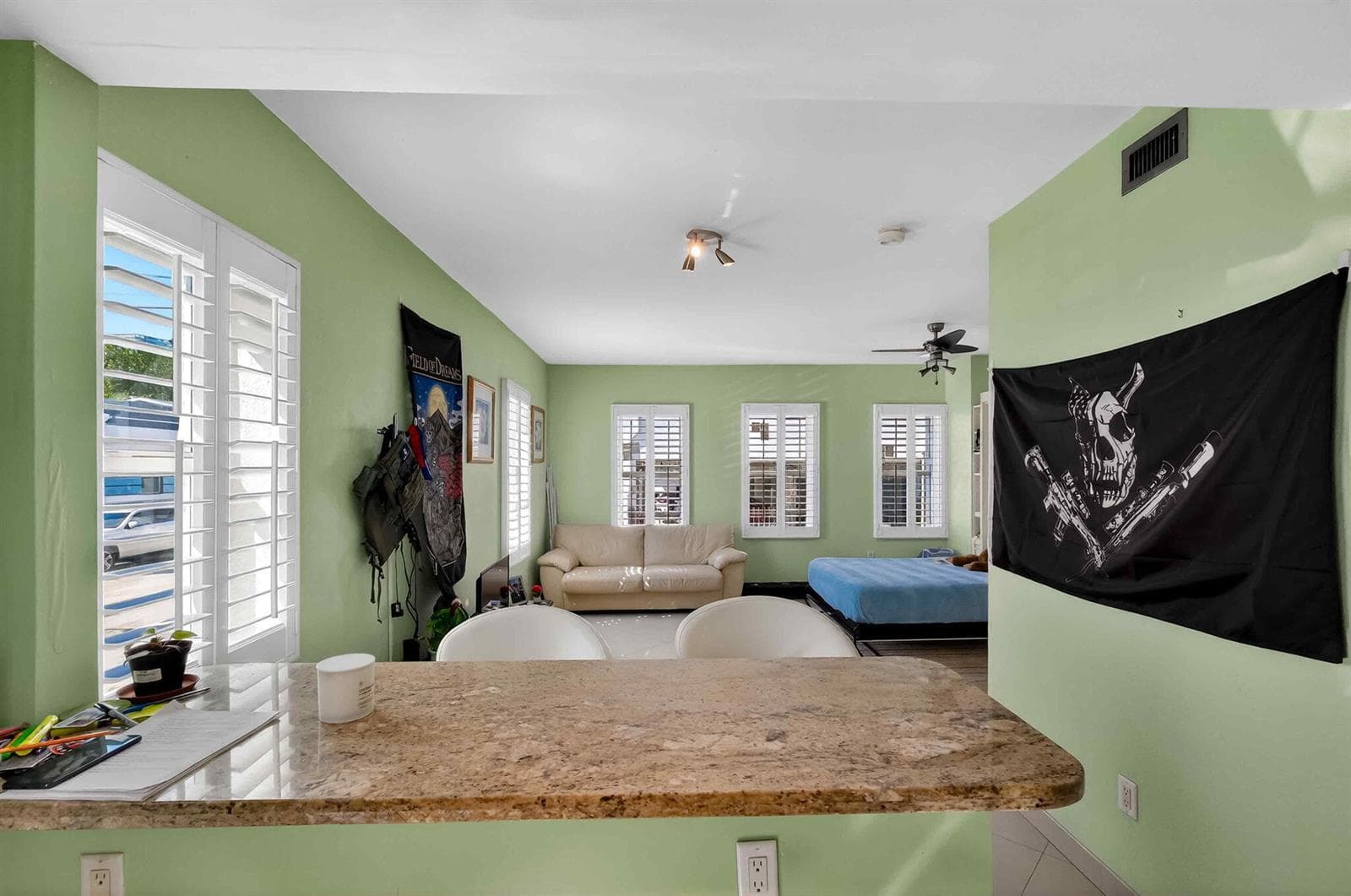 R11163536 — Miami Beach — 22