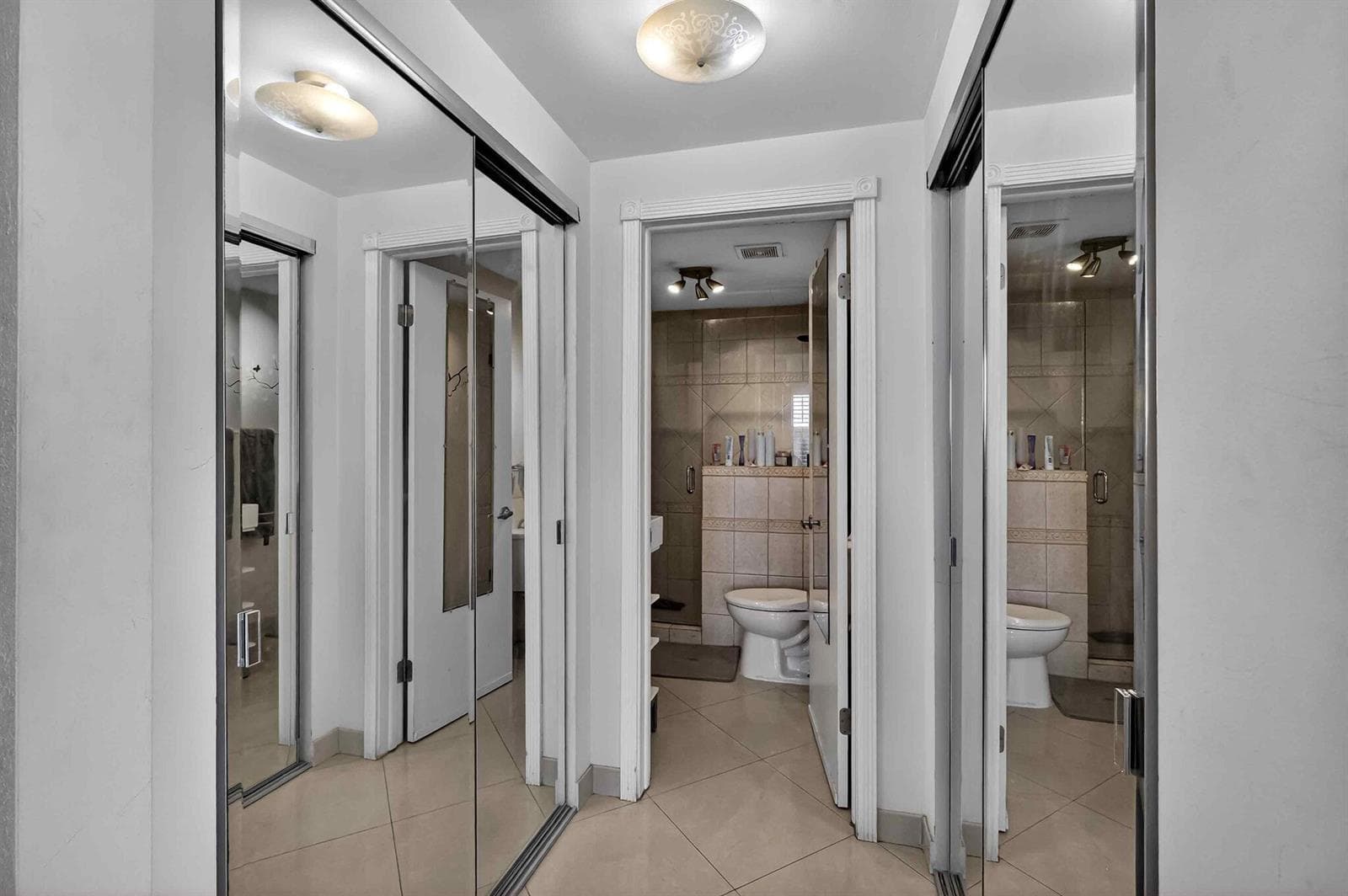R11163536 — Miami Beach — 24