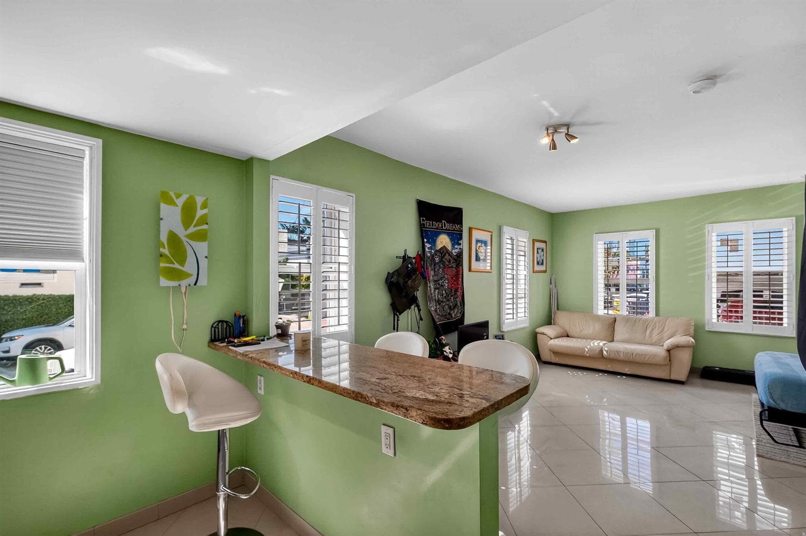 R11163536 — Miami Beach — 18