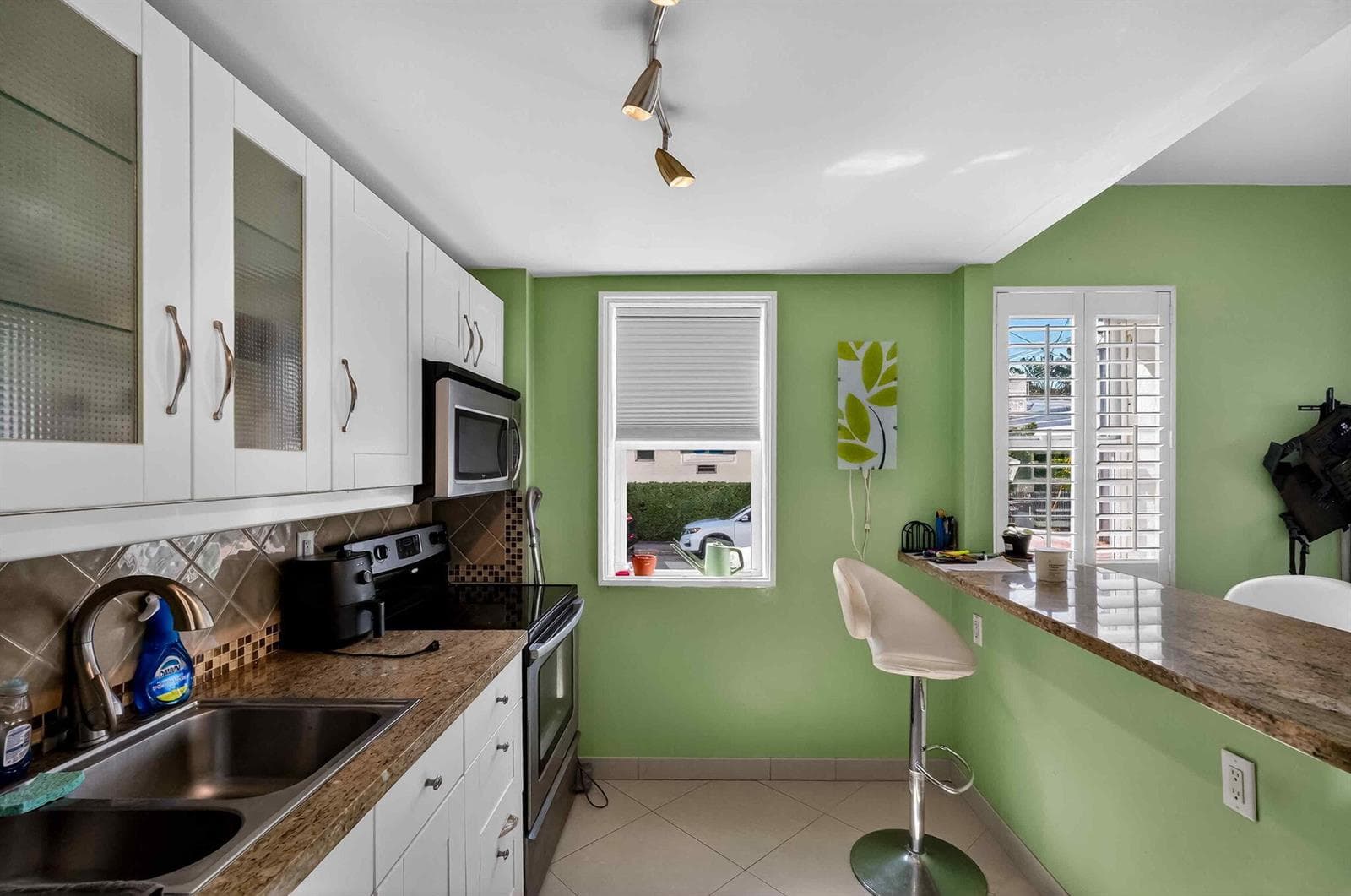 R11163536 — Miami Beach — 19