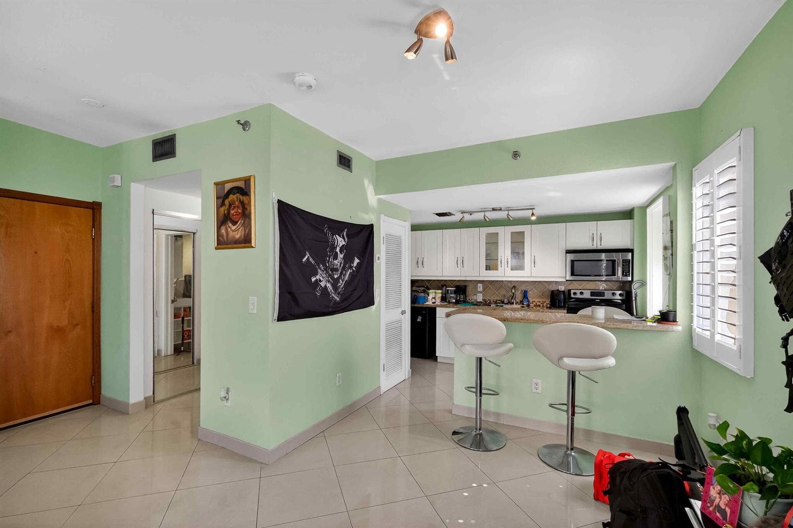R11163536 — Miami Beach — 8