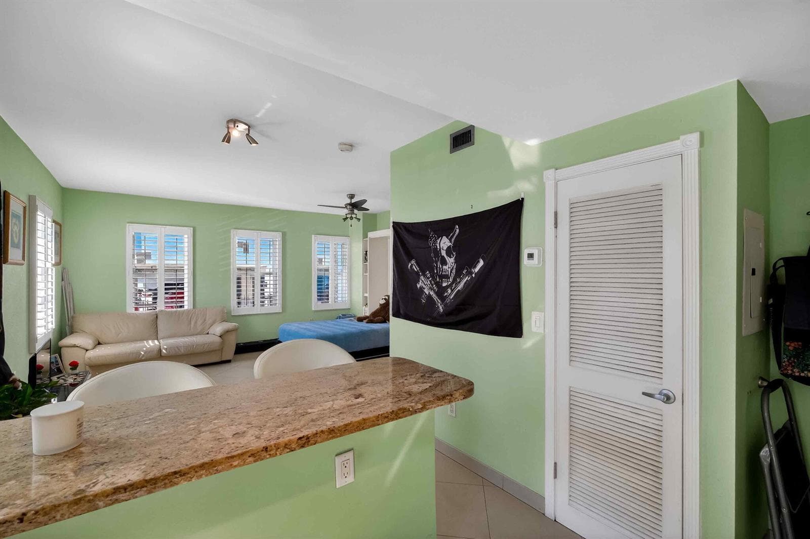R11163536 — Miami Beach — 21