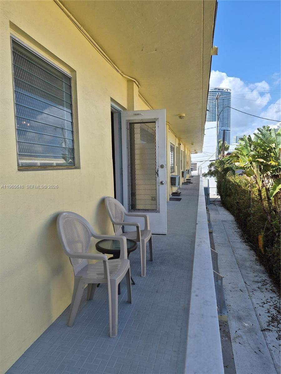 A11965648 — Miami Beach — 10