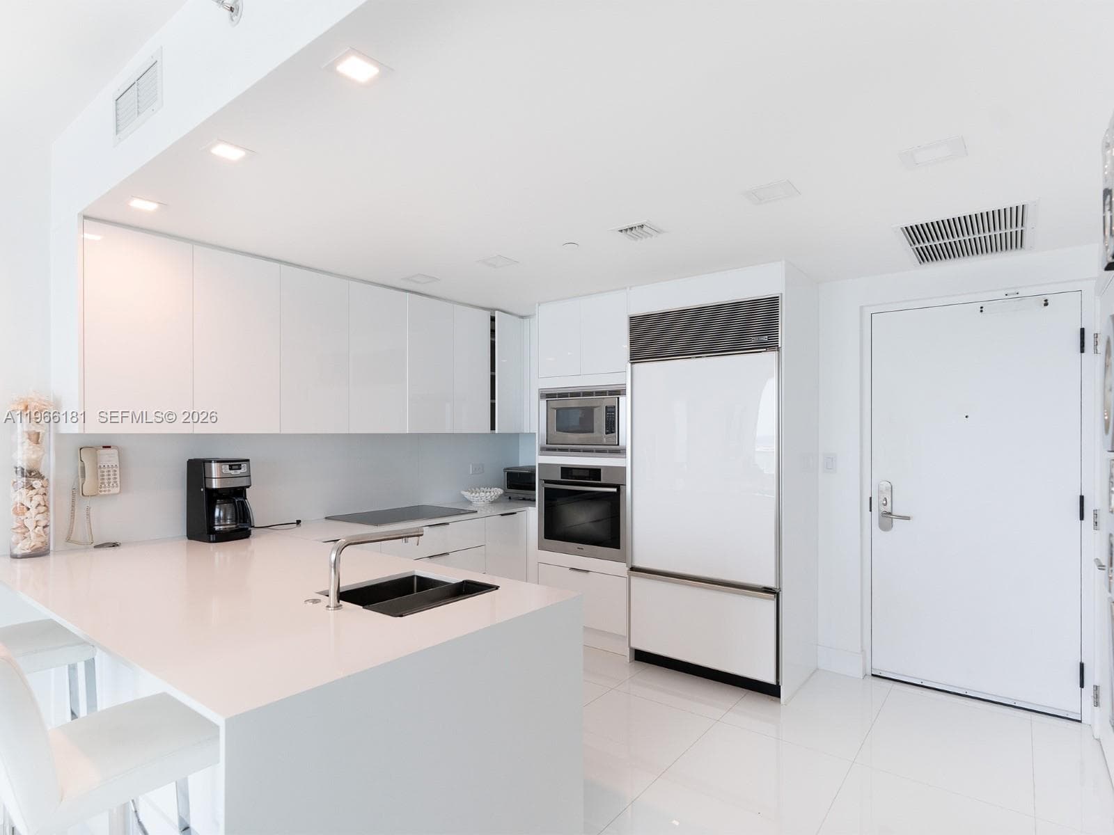 A11966181 — Miami Beach — 3