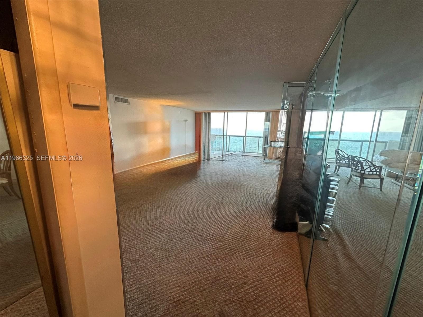 A11966325 — Miami Beach — 6
