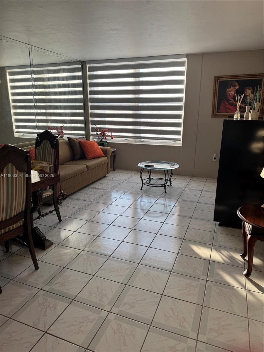 A11966354 — Miami Beach — 23