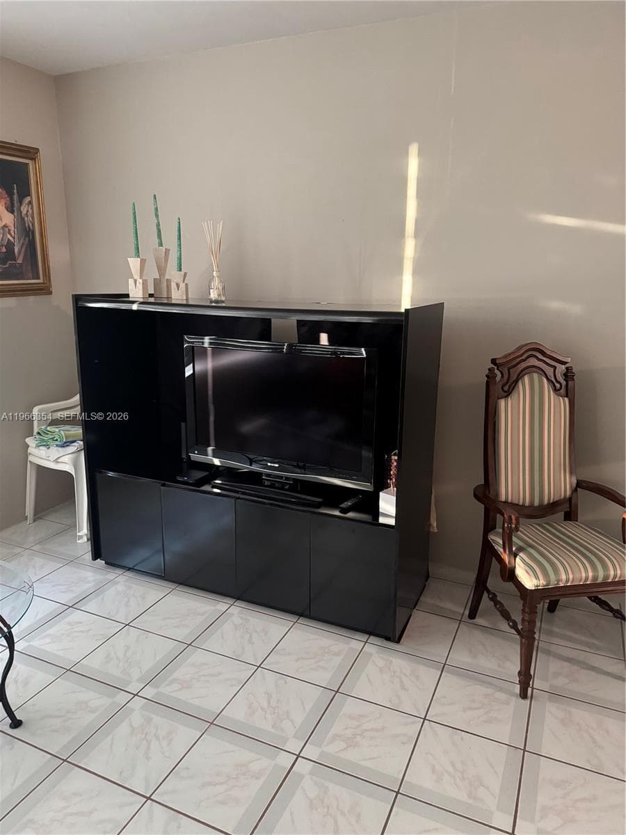 A11966354 — Miami Beach — 27