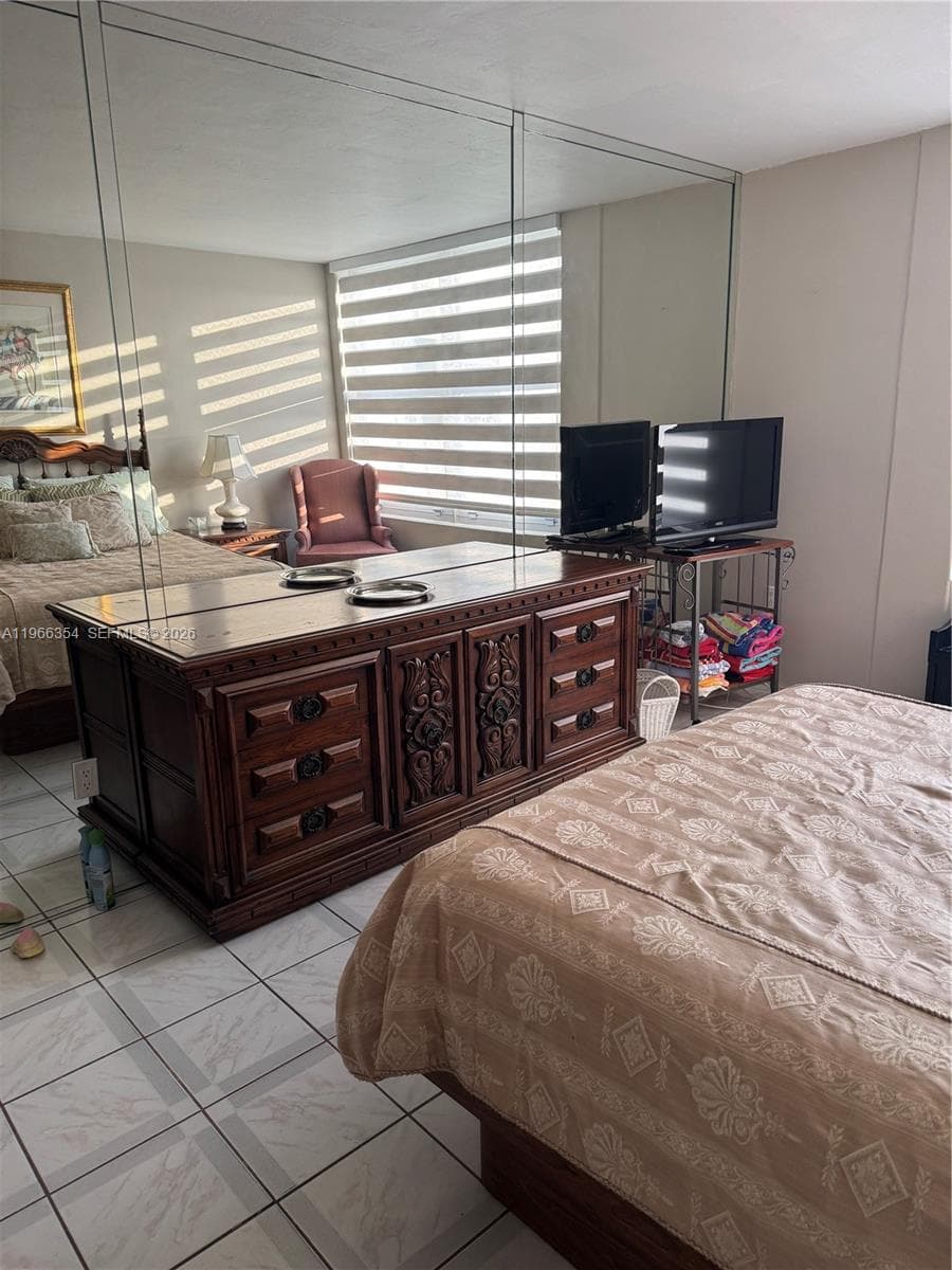 A11966354 — Miami Beach — 34